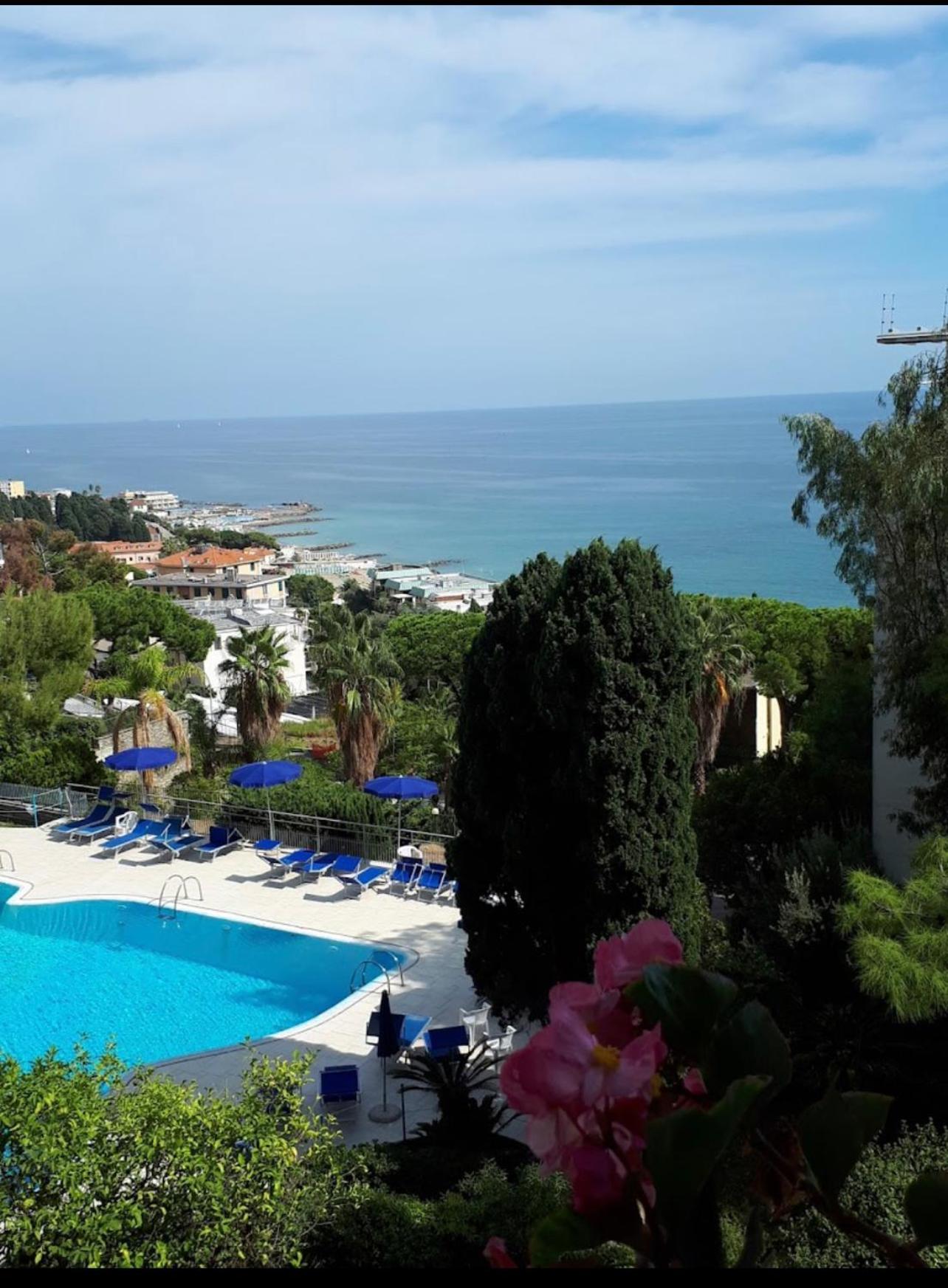 Mamariviera Home Holidays Sanremo - Casa Vista Mare Con Piscina Exterior foto